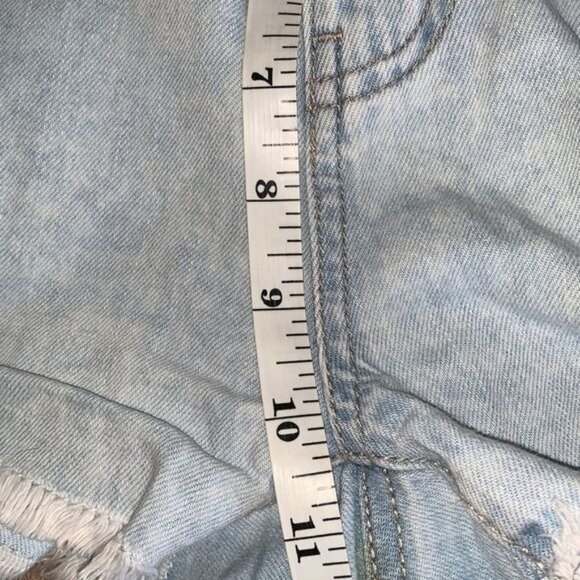 So High Rise Curvy Mom Shorts 1/25W Light Wash Distressed Denim - Picture 8 of 8